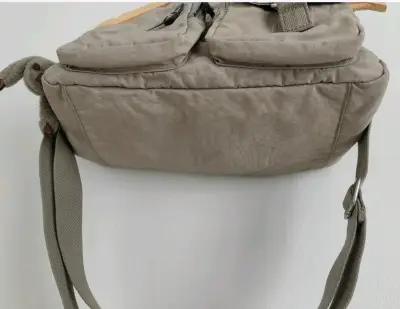 Bolso Kipling beige con llavero de mono - miniatura 3
