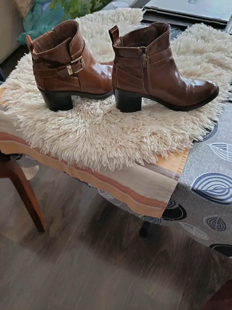 Botines de cuero marrón con hebilla - 2