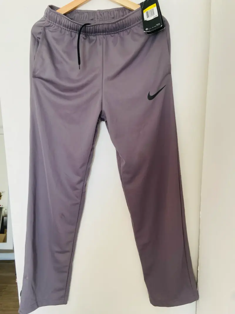 Pantalones deportivos Nike Dri-FIT grises - 1
