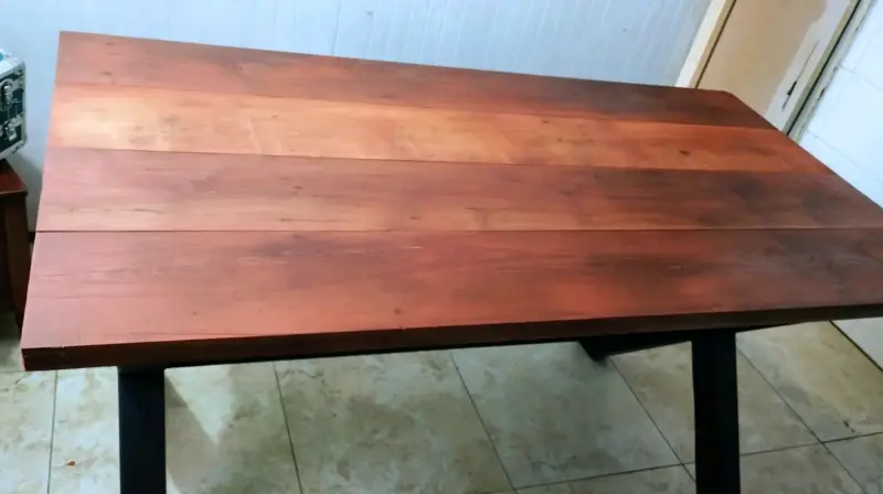 Mesa de comedor de Roble con patas de fierro. - 3
