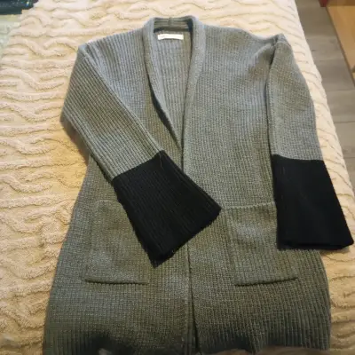 Cárdigan de Lana Gris y Negro Ovando - miniatura 1