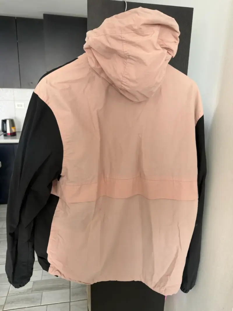 Cortaviento bicolor rosa y negro para hombre - 2