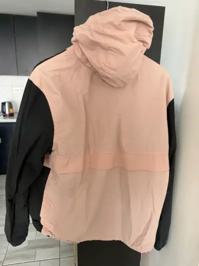Cortaviento bicolor rosa y negro para hombre - miniatura 2