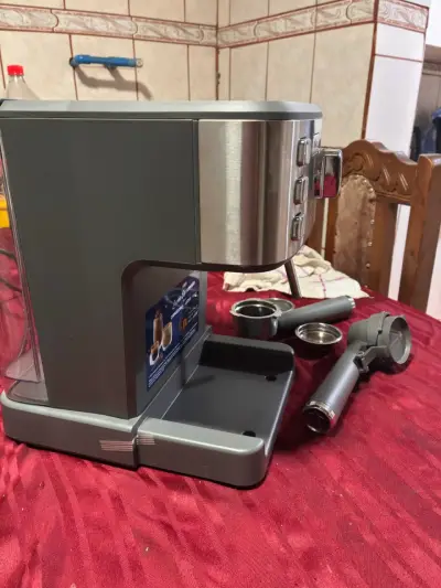 Cafetera espresso Oster con accesorios - miniatura 4