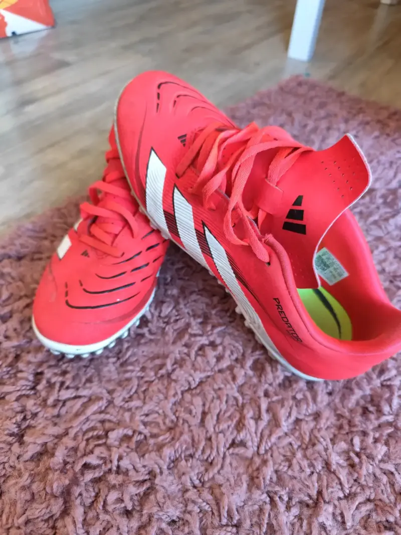 Zapatillas de fútbol Adidas Predator rojas