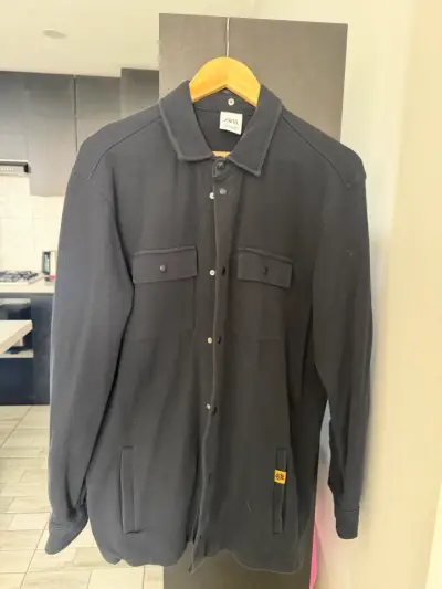 Chaqueta negra de hombre Zara con bolsillos - miniatura 1