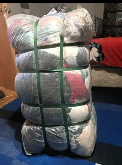 Pacas de ropa usada para reventa - miniatura 1
