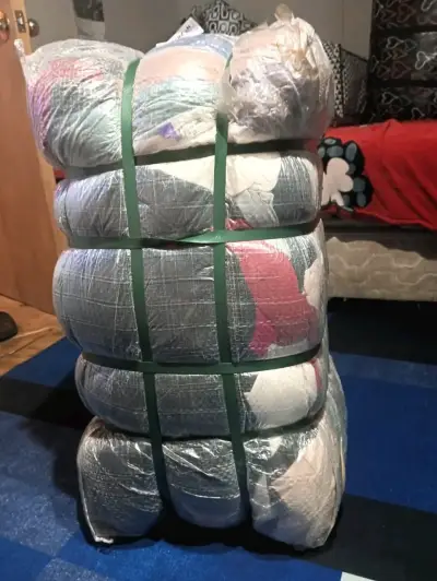 Pacas de ropa usada para reventa - miniatura 3