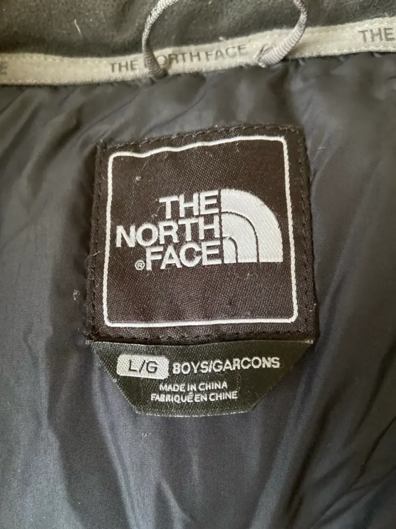 Chaqueta The North Face negra impermeable - 3