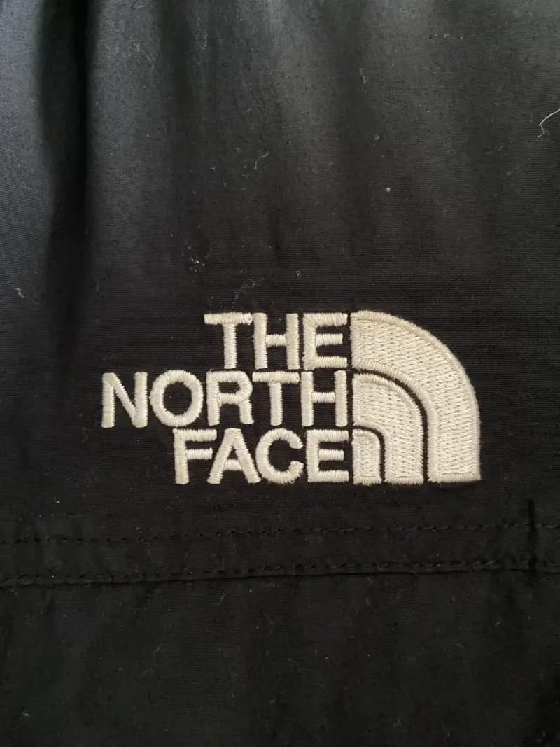 Chaqueta The North Face negra impermeable - 4