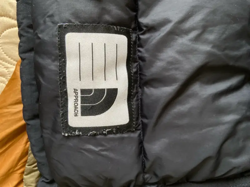 Chaqueta The North Face negra impermeable - 6