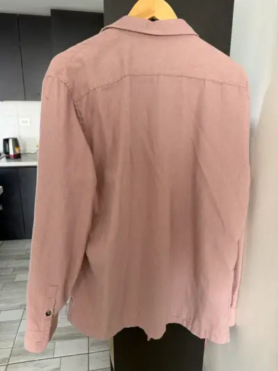Camisa Hombre Rosa Manga Larga Relaxed Fit - miniatura 2