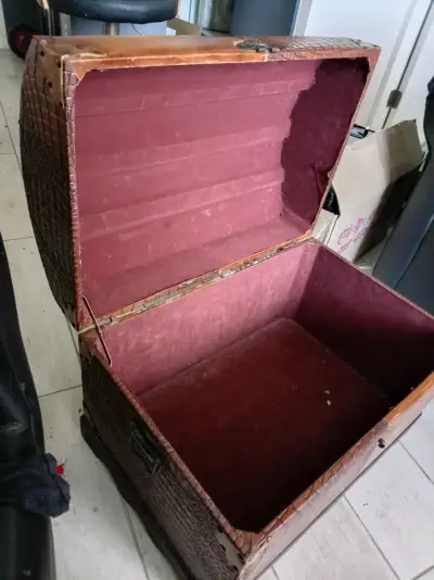 Baúl antiguo/vintage de cuero genuino - miniatura 3