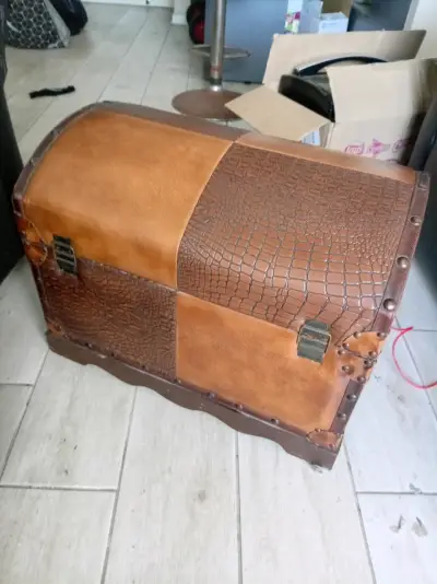 Baúl antiguo/vintage de cuero genuino - miniatura 4