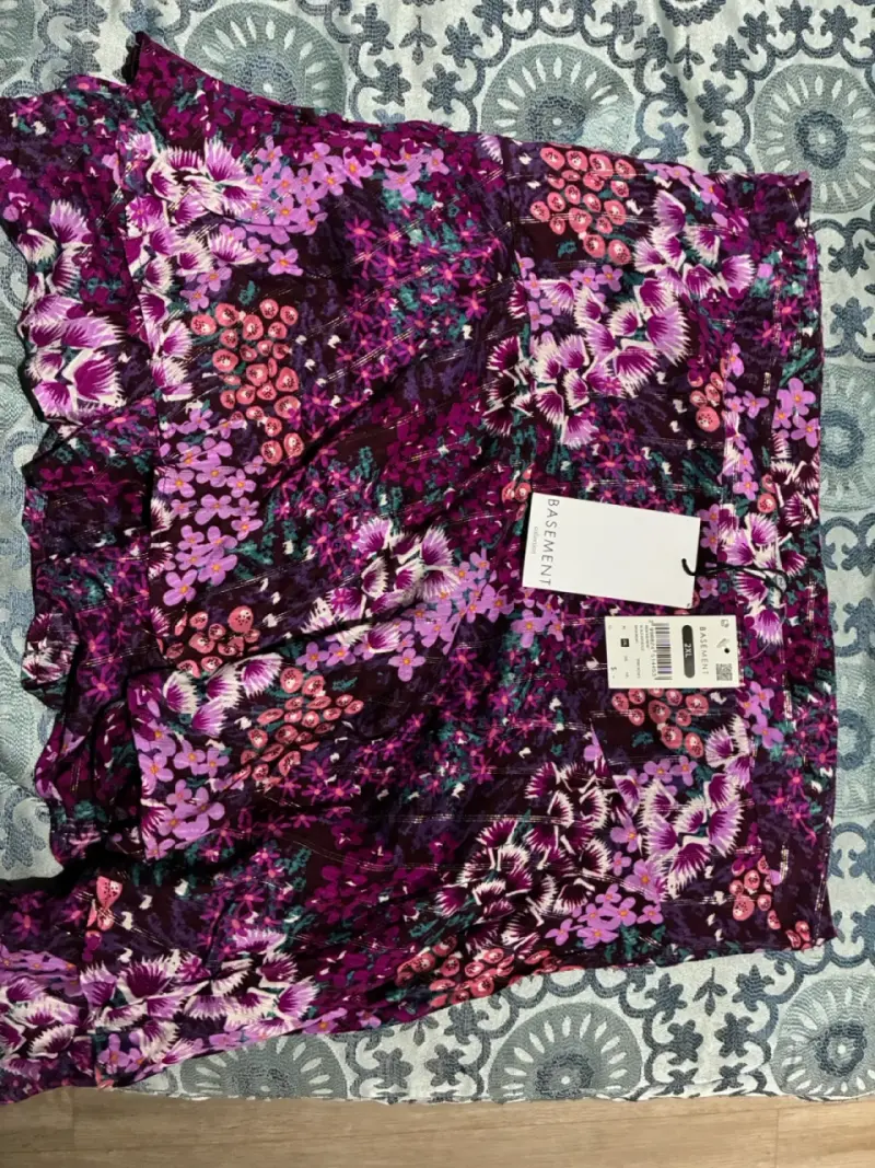 Falda corta floral Basement en tonos morados