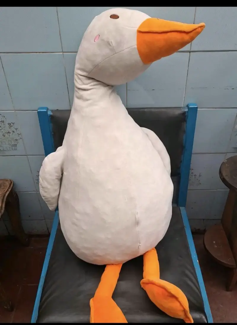 Peluche gigante de ganso blanco y naranja