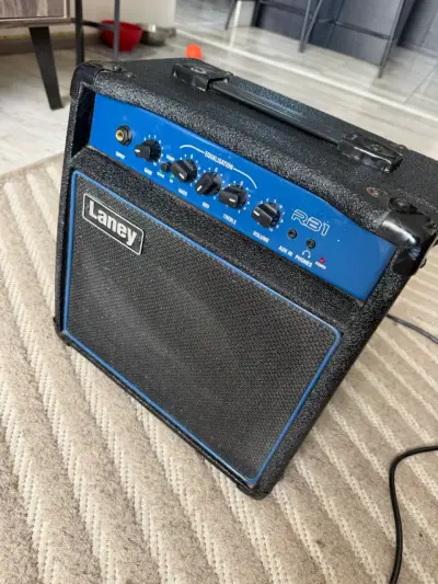 Amplificador de Bajo Laney RB1 con Ecualizador - miniatura 1