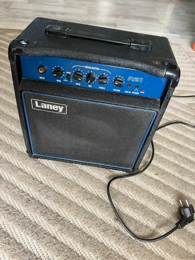 Amplificador de Bajo Laney RB1 con Ecualizador - 3