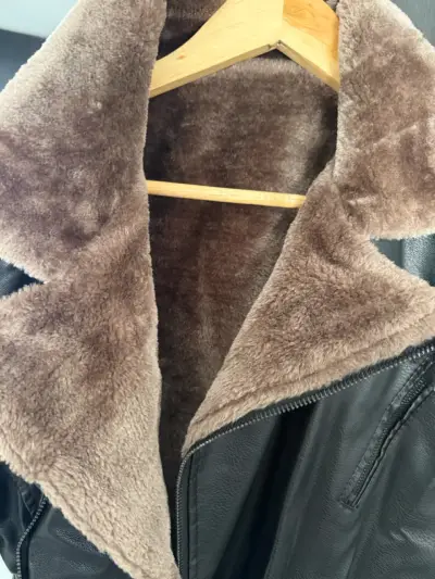 Chaqueta de cuero sintético con forro de piel - miniatura 1