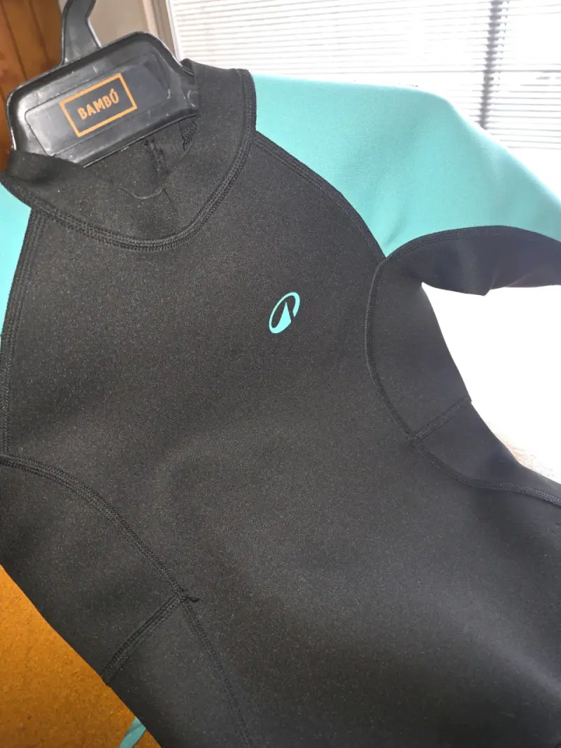 Traje de Neopreno Negro y Azul - 2