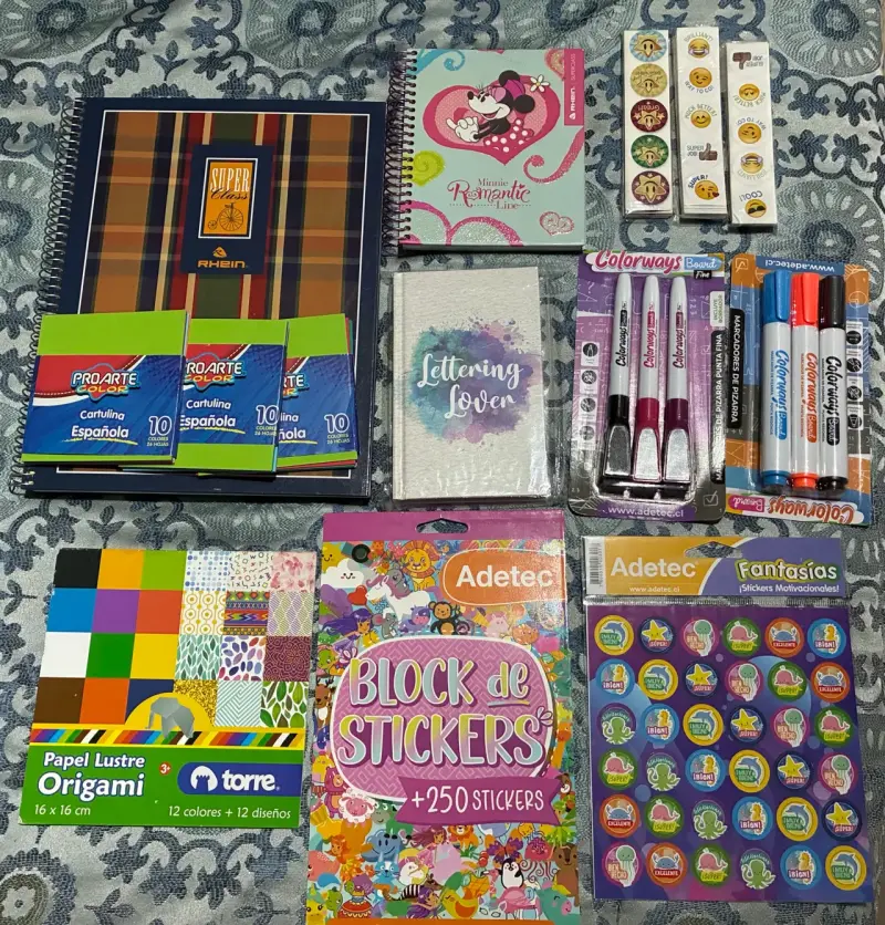 Set de útiles escolares variados para manualidades