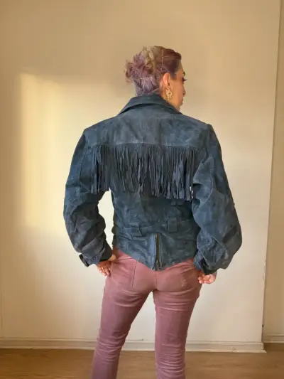 Chaqueta de gamuza gris con flecos - miniatura 2