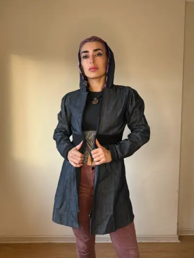 Chaqueta de mezclilla con capucha - miniatura 1