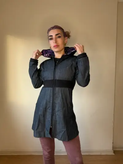 Chaqueta de mezclilla con capucha - miniatura 2