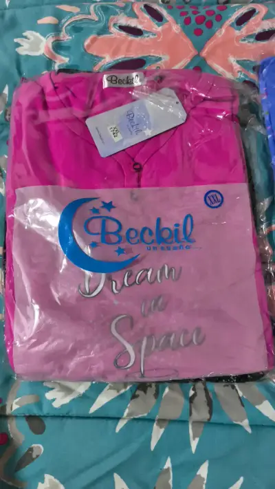 Pijamas Beckil para mujer en colores vibrantes - miniatura 1