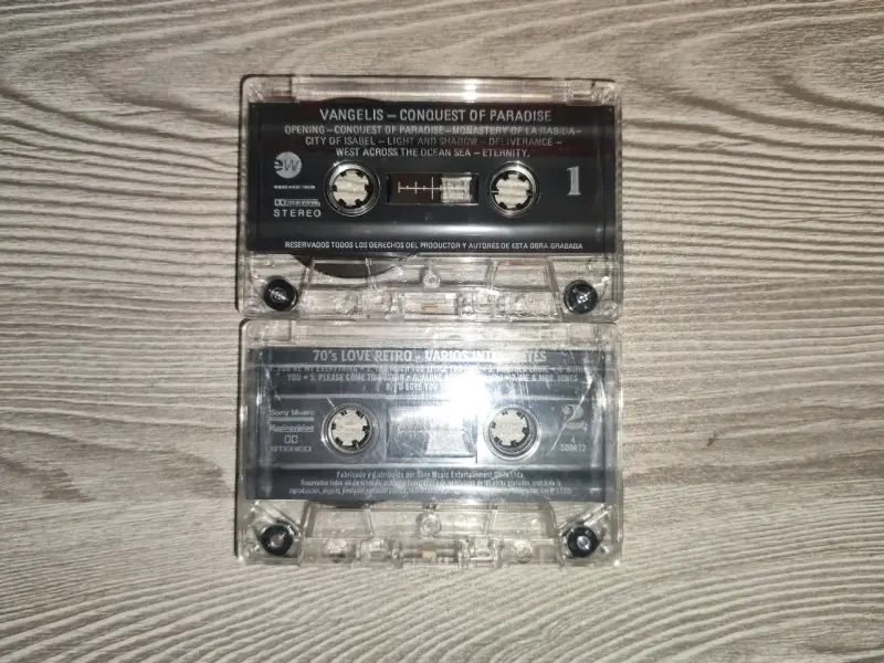 Cassettes Vangelis y 70's Love - 2