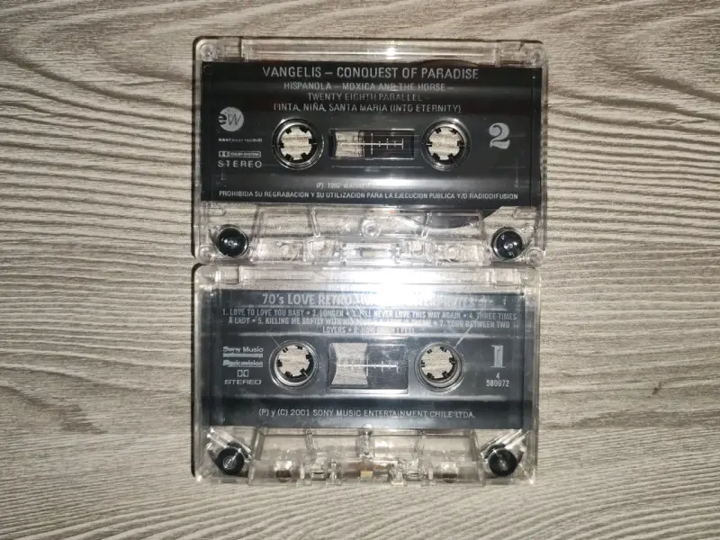 Cassettes Vangelis y 70's Love - 3