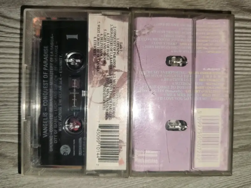 Cassettes Vangelis y 70's Love - 4