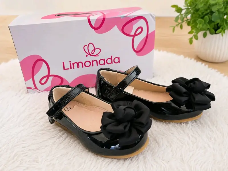 Zapatos de niña negros con flor Limonada