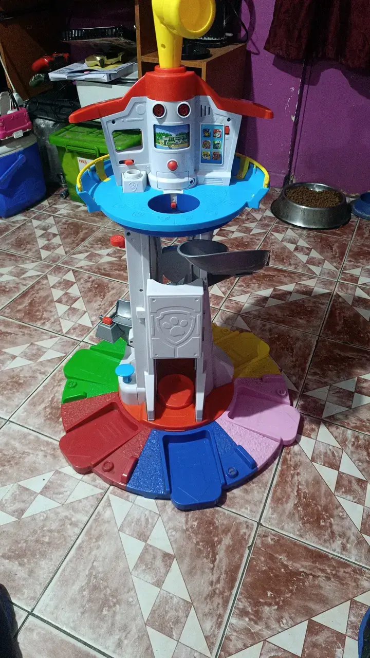 Torre de control de juguete interactiva - 2