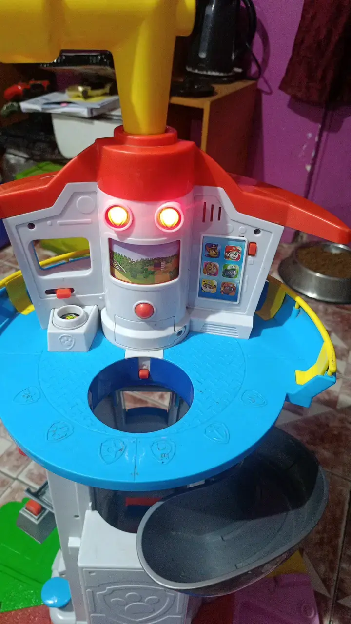 Torre de control de juguete interactiva - 4