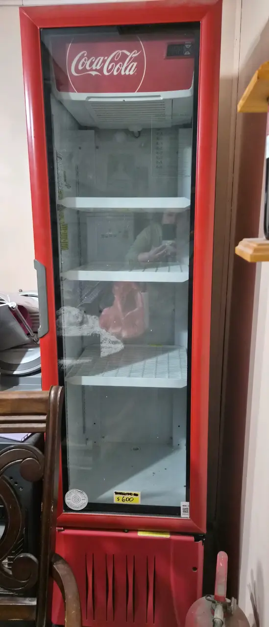 Refrigerador exhibidor Coca-Cola rojo con puertas de vidrio - 2