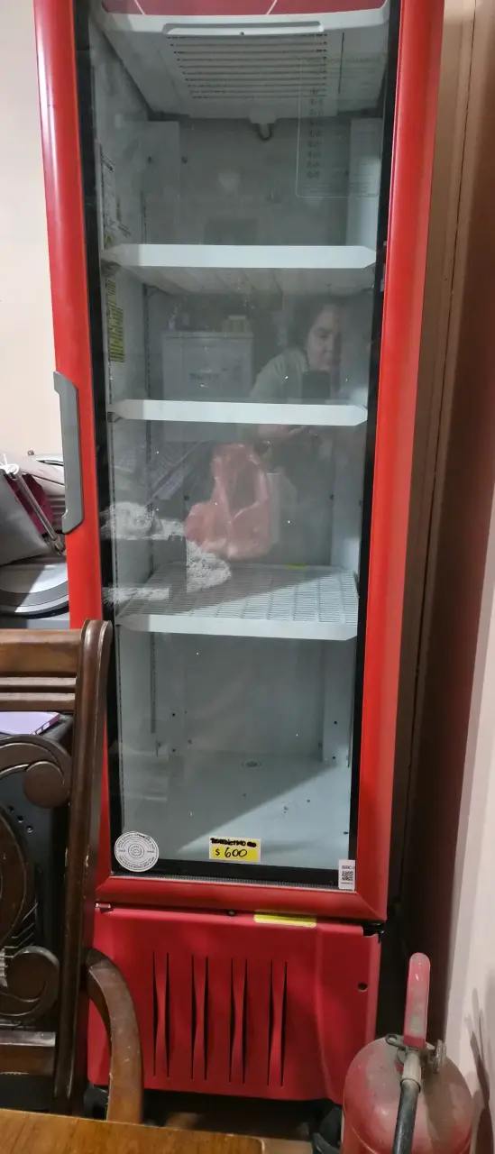 Refrigerador exhibidor Coca-Cola rojo con puertas de vidrio - 3