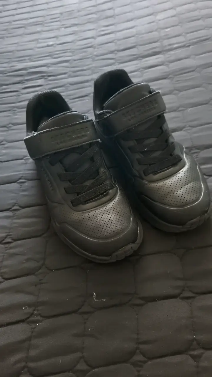 Zapatillas negras para niños Skechers