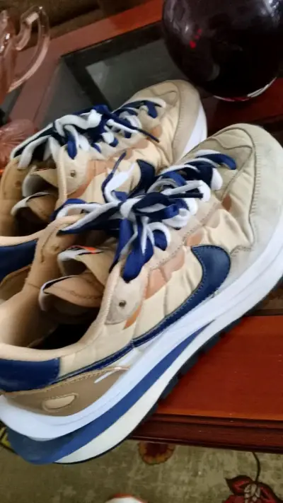 Zapatillas deportivas Nike beige y azul - miniatura 1