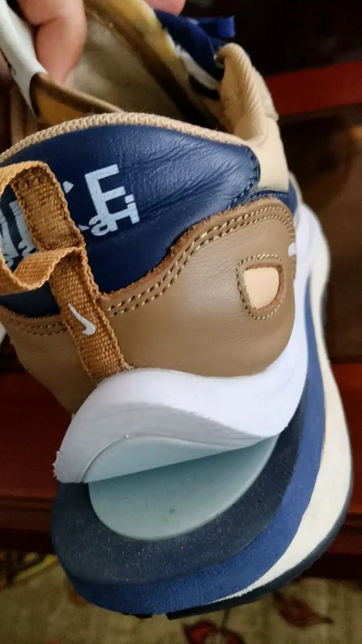 Zapatillas deportivas Nike beige y azul - 4