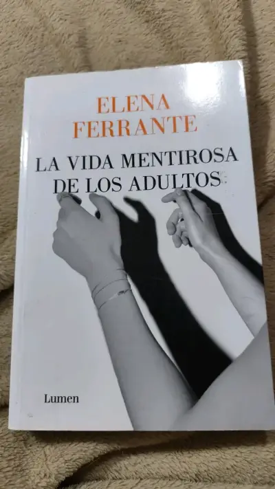 Libro 'La Vida Mentirosa de los Adultos' de Elena Ferrante - miniatura 1