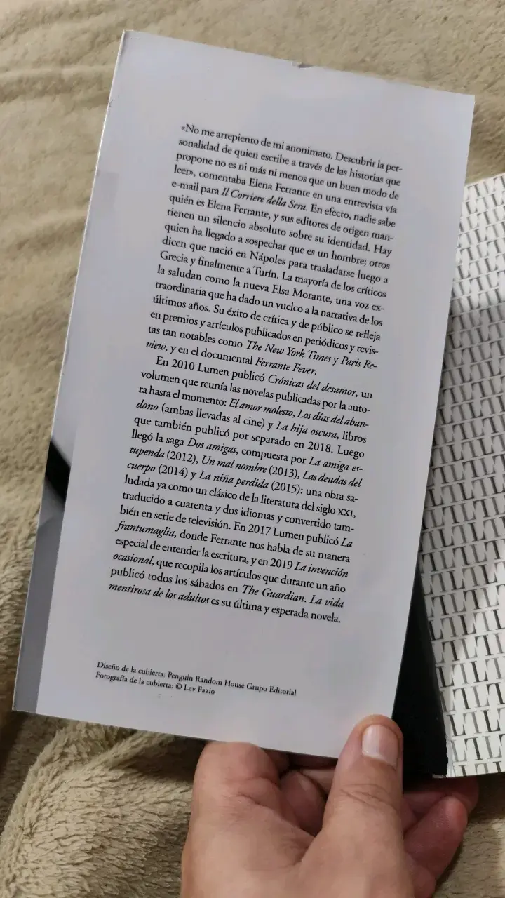 Libro 'La Vida Mentirosa de los Adultos' de Elena Ferrante - 2