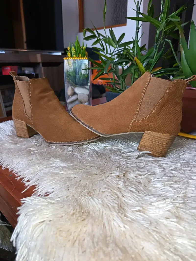 Botines de gamuza marrón con tacón bajo - 2