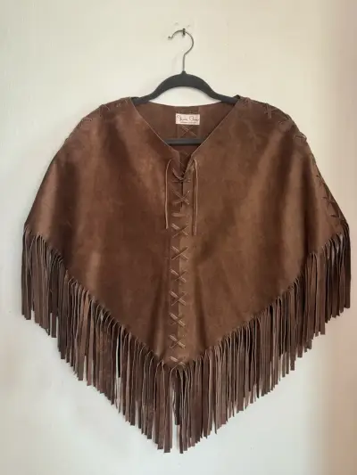 Poncho de gamuza marrón con flecos - miniatura 2