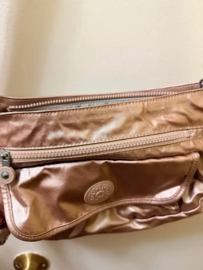 Bandolera Kipling color bronce con llavero mono - 2