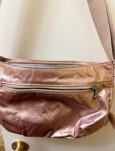 Bandolera Kipling color bronce con llavero mono - miniatura 3