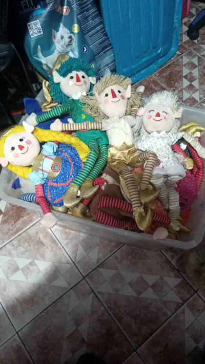 Muñecos de tela artesanales coloridos - miniatura 1