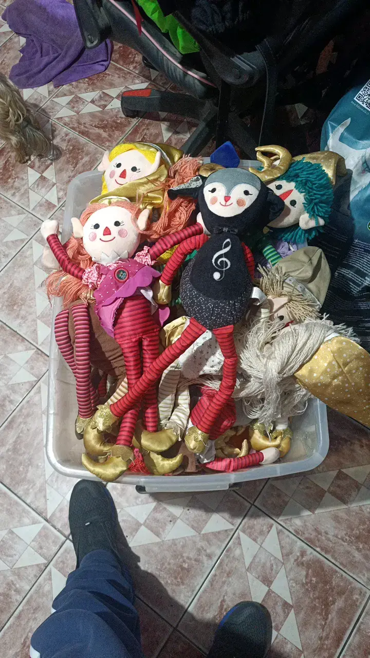 Muñecos de tela artesanales coloridos - 3