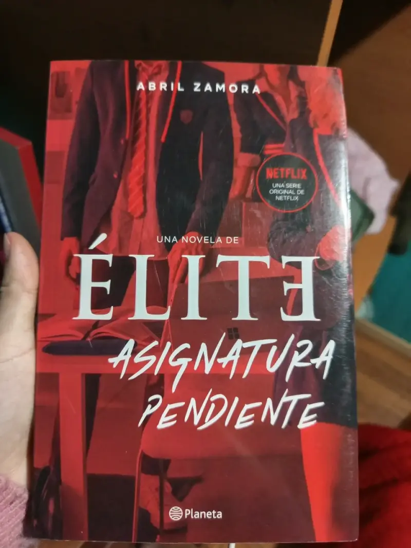 Libro Élite Asignatura Pendiente de Abril Zamora