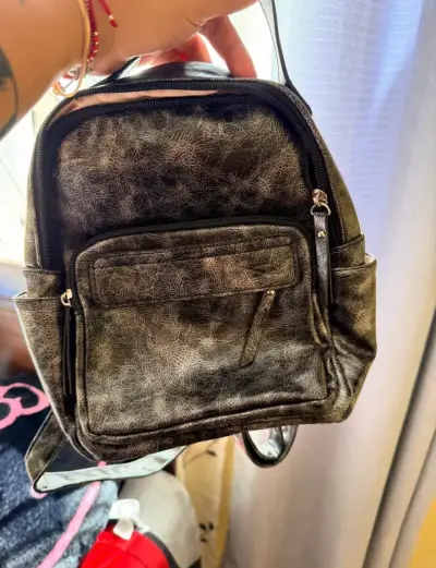 Mochila pequeña de cuero sintético - miniatura 2